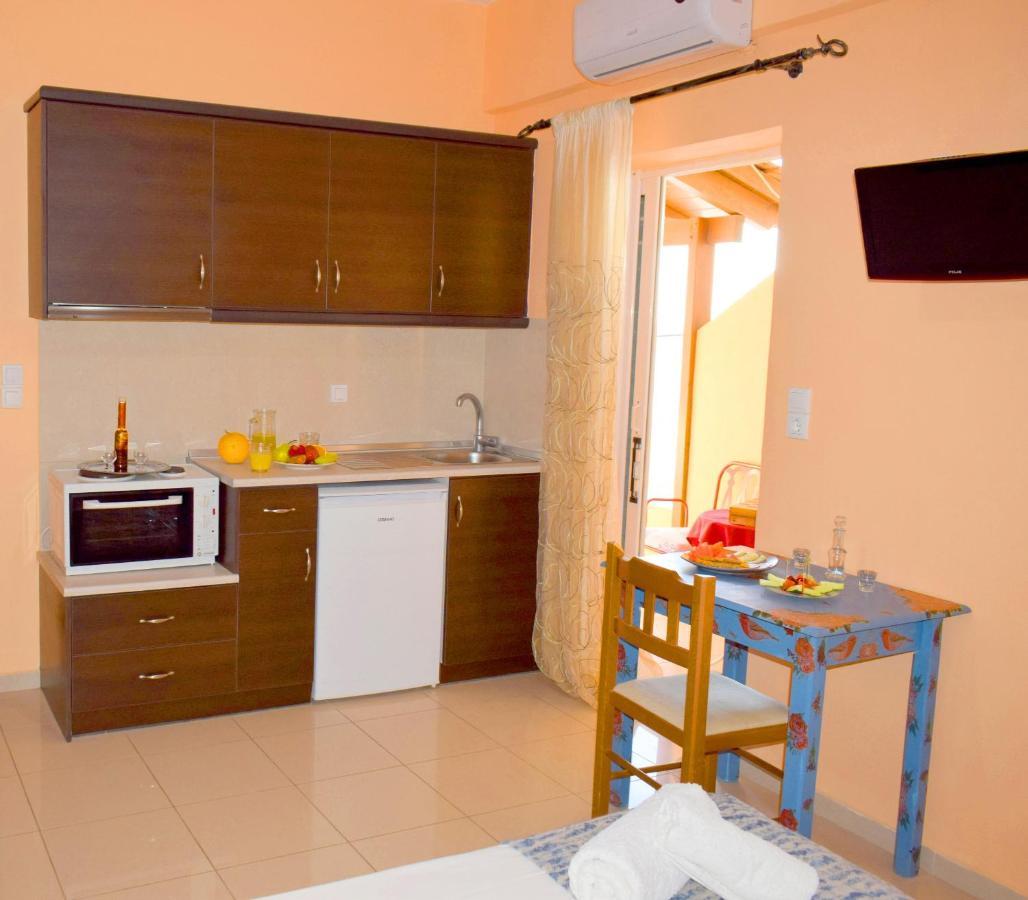 En Plo Studios & Apartments Плакиас Экстерьер фото