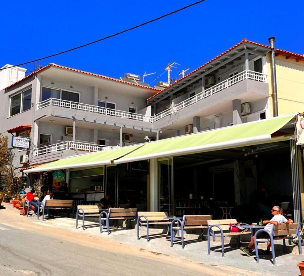 En Plo Studios & Apartments Плакиас Экстерьер фото