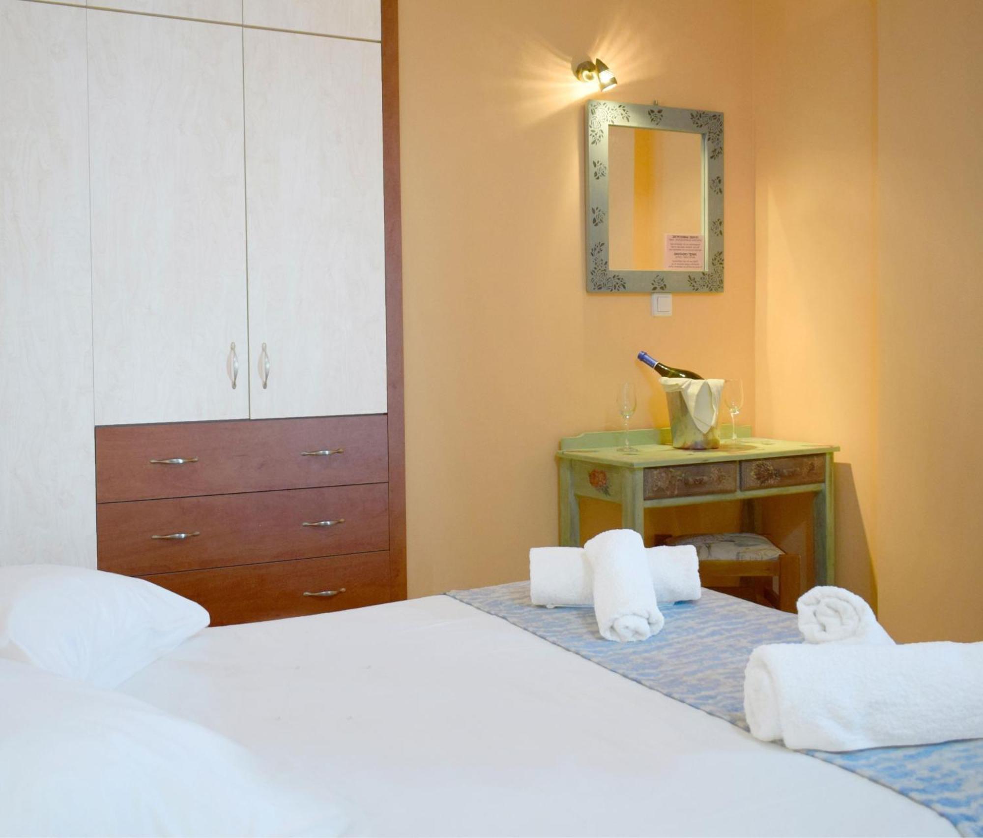 En Plo Studios & Apartments Плакиас Экстерьер фото