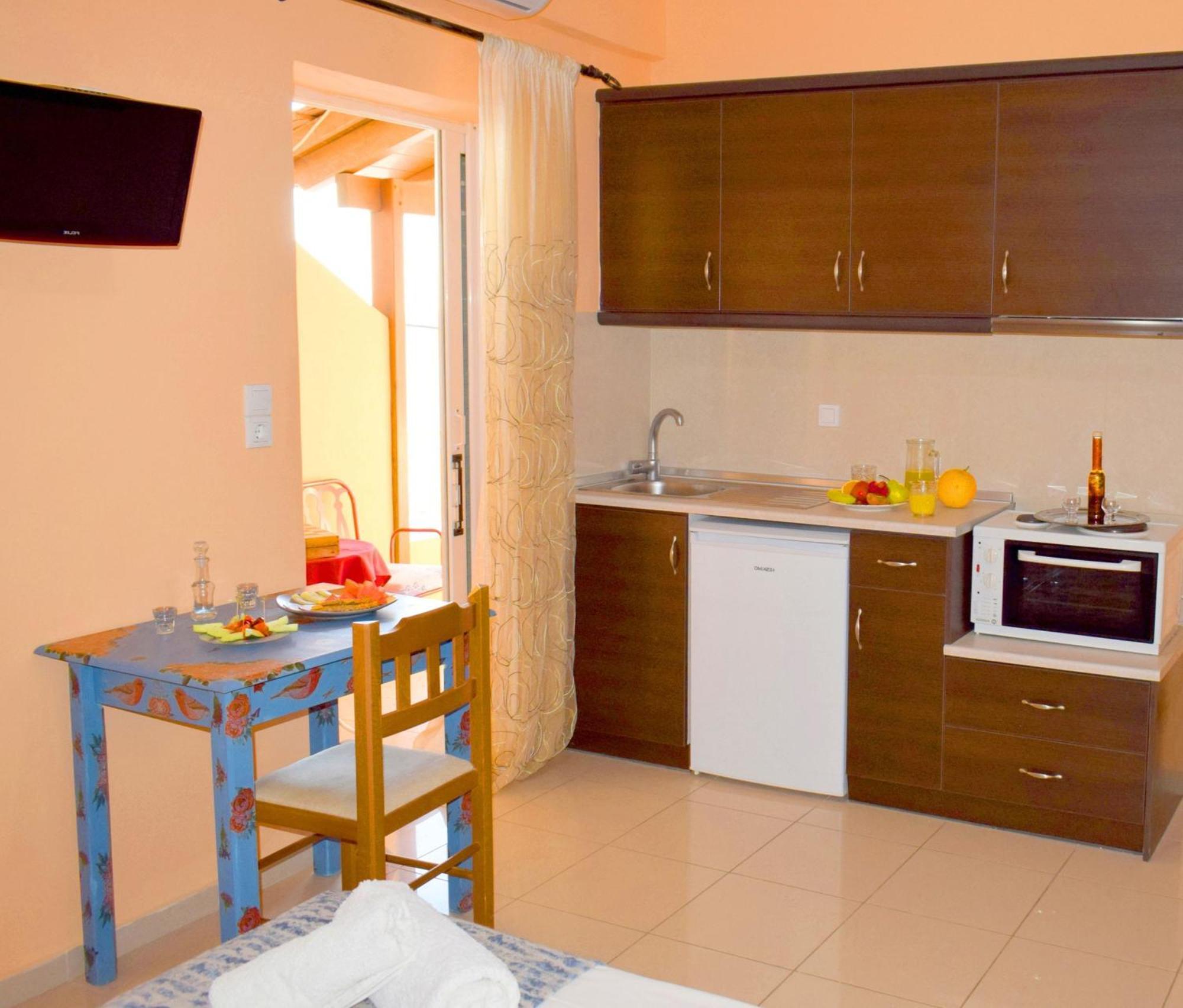 En Plo Studios & Apartments Плакиас Экстерьер фото